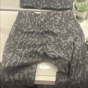 Lululemon Gray Patterned Leggings